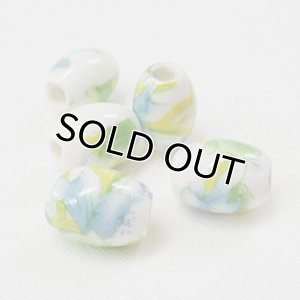 画像1: 陶器ビーズ　楕円花　10×7mm　黄緑 【5ヶ入】 (1)