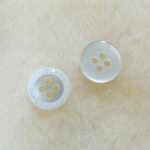 画像1: アクリルボタン　CLASSIC(4穴)　11mm　ホワイト 【10ヶ入】 (1)