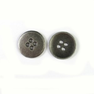 画像1: ダイキャストメタルボタン　フラット(4穴)　17mm　アンティークシルバー 【10ヶ入】 (1)