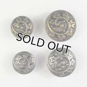 画像3: 真鍮メタルボタン ラウンド つた(裏穴) 23mm アンティークシルバー 【10ヶ入】 (3)