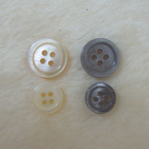 画像2: シェルボタン 淵あり(4穴) 12.5mm ベージュ 【10ヶ入】 (2)