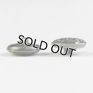画像2: 真鍮メタルボタン ラウンド つた(裏穴) 23mm アンティークシルバー 【10ヶ入】 (2)