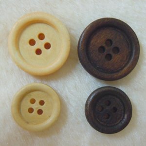 画像2: ウッドボタン 淵あり(4穴) 20mm ナチュラル 【20ヶ入】 (2)