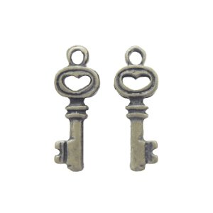 画像2: 【在庫処分】メタルチャーム　丸ハート鍵FE11　銀古美 【2ヶ入】 (2)