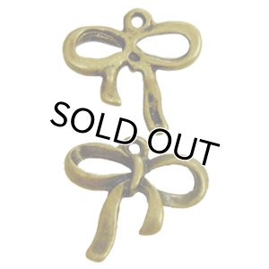 画像2: メタルチャーム　紐リボンFE21　真鍮古美 【2ヶ入】 (2)
