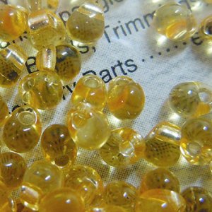 画像2: MIYUKI ミユキ ドロップビーズ DP3 3.4mm H84 【7g入 約126粒】 (2)