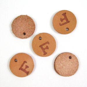 画像2: レザーパーツ　丸　アルファベット刻印　F 【1ヶ入】 (2)
