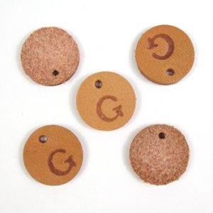画像2: レザーパーツ 丸 アルファベット刻印 G 【1ヶ入】 (2)